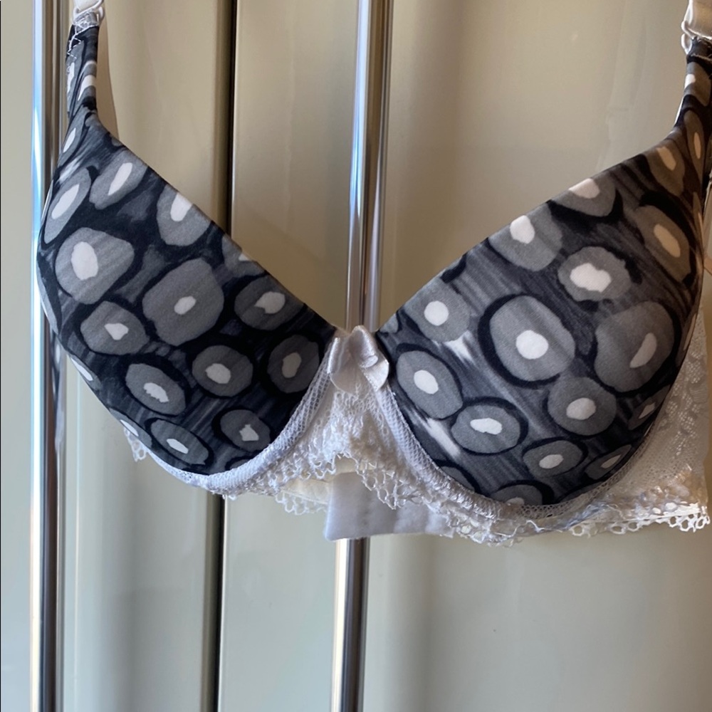 Patterned Black and Gray Lace Bra